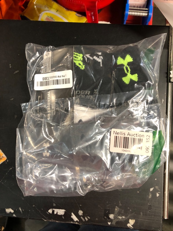 Photo 1 of ***(NOT A COMPLETE SET)***Under Armour Boys Multi Pack Quarter Sock, Grey Camo, 4-6 US