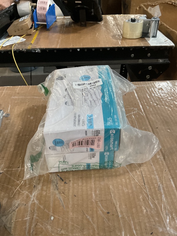 Photo 1 of 
Ecosmart 2 8 Pack LED A19 Light bulb, 60w Equivalent (A19 Daylight
