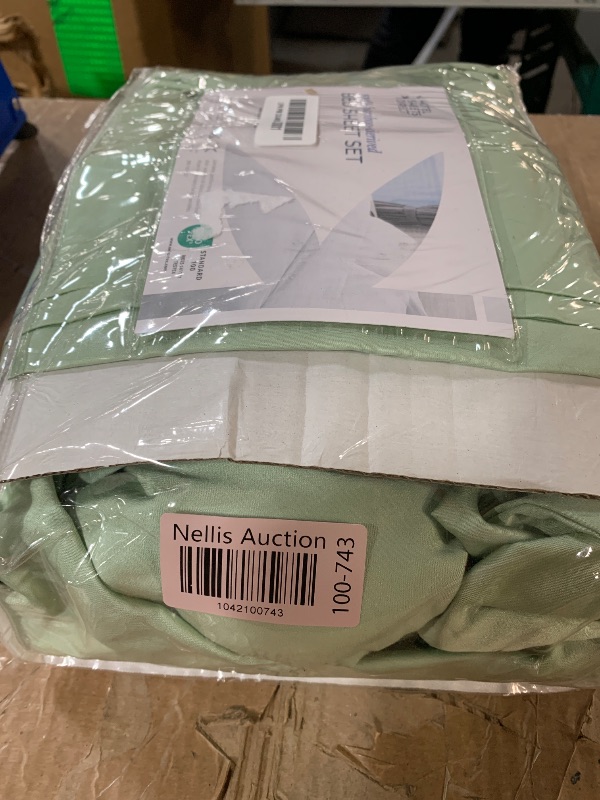 Photo 1 of ***(HEAVILY USED/ SEE NOTES)***Hotel Sheets Direct 4 Piece Bed Sheet Set Queen Size, 100% Viscose Derived from Bamboo Sheets Set with 2 Pillowcases, Cooling & Breathable Luxury Bedding, Moisture-Wicking & Silky Soft, Light Green
