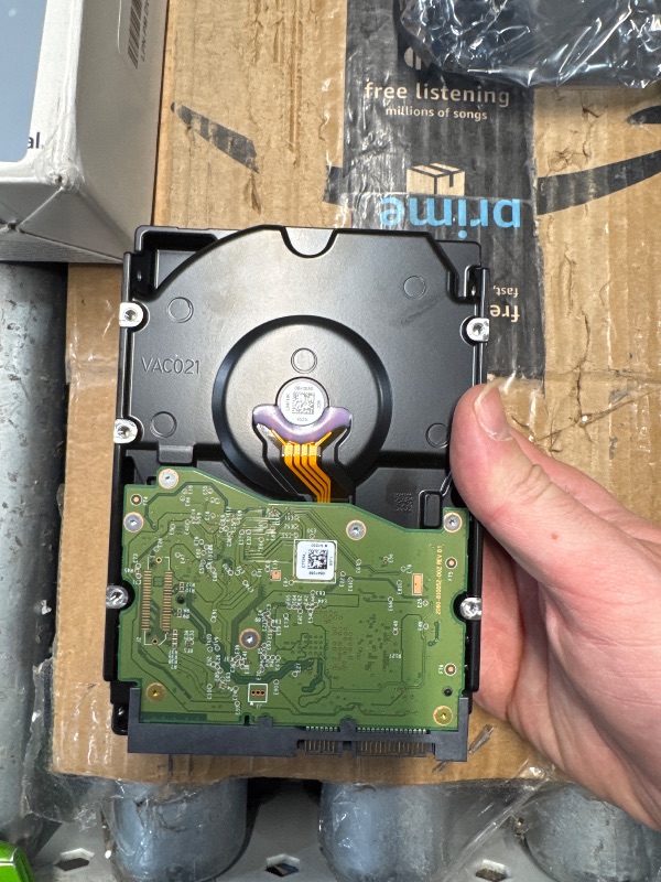 Photo 1 of (UNABLE TO TEST) Western Digital 8TB WD Blue PC Internal Hard Drive HDD - 5640 RPM, SATA 6 Gb/s, 256 MB Cache, 3.5" - WD80EAAZ
