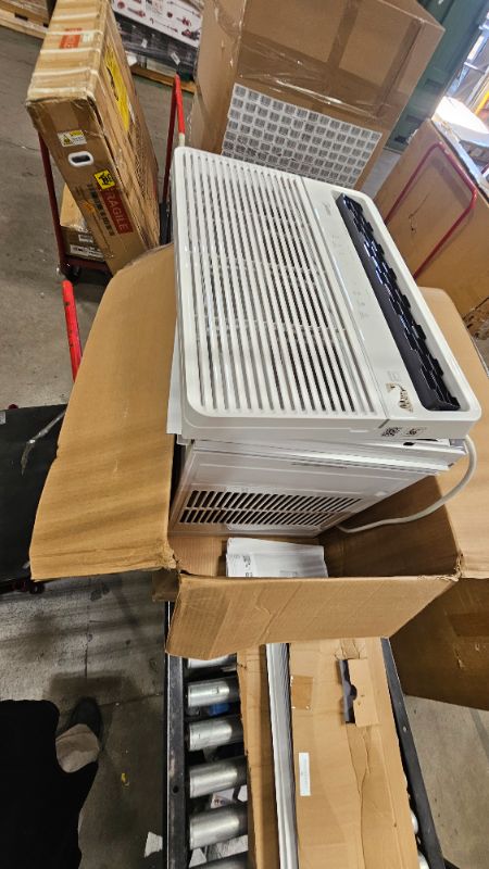 Photo 1 of ***PARTS ONLY***Midea 18,000 BTU Smart Inverter Window Air Conditioner with APP, Alexa Control, 208/230V AC Unit Cools up to 1,000 Sq. Ft, Quiet Operation, Energy Saving, Remote & Easy Installation Kit, White