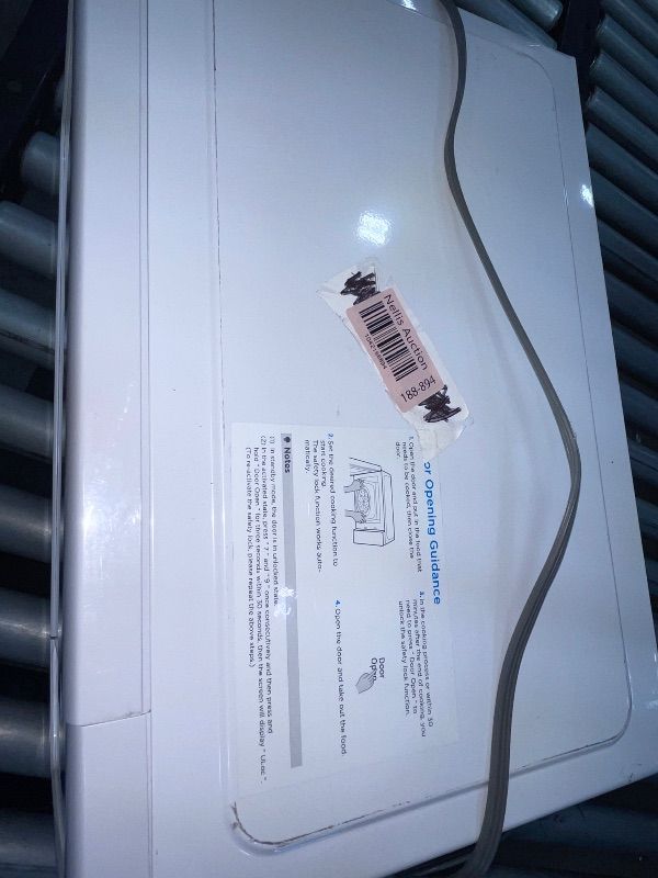 Photo 1 of **Parts Only** Farberware FM09WHA Microwave Oven, 0.9 Cu. Ft, White