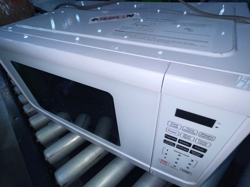 Photo 1 of **Parts Only** Farberware FM09WHA Microwave Oven, 0.9 Cu. Ft, White
