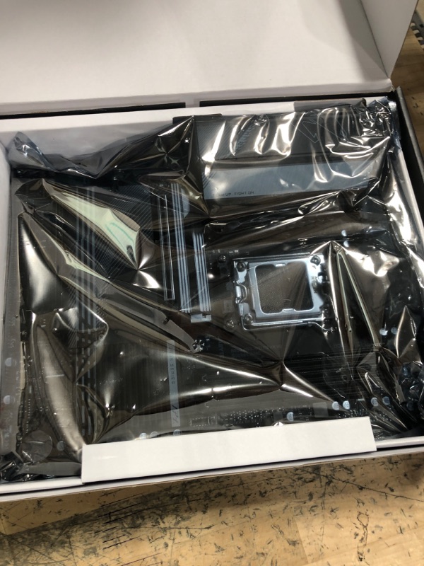 Photo 1 of *FOR PARTS ONLY/ BENT PINS* GIGABYTE B650 AORUS Elite AX V2 (AM5/ LGA 1718/ AMD/ B650/ ATX/ 5-Year Warranty/ DDR5/ Triple M.2/ PCIe 5.0/ USB 3.2 Gen2X2 Type-C/WiFi 6E/ 2.5GbE LAN/Q-Flash Plus/EZ-Latch/Motherboard)