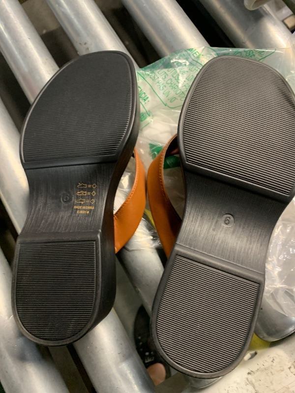 Photo 1 of Flip Flops for Ws, Black, SIZE 6