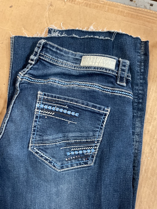 Photo 1 of (Used)(damaged)(see images)  Women’s Trouser Mid Rise Stretch Entwined Wide Leg Jean Marine