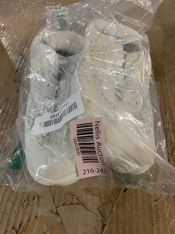 Photo 1 of (major usage) XIHALOOK Wide Toe FiveFingers Shoes for Women Water Hiking Beach Swimming Shoes Zero Drop Barefoot Shoes White, 7.5 Women/6 Men