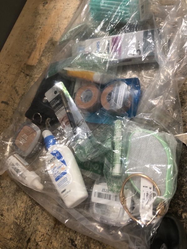 Photo 1 of *MISCELLANEOUS BUNDLE OF ASSORETD GOODS
previously opened 