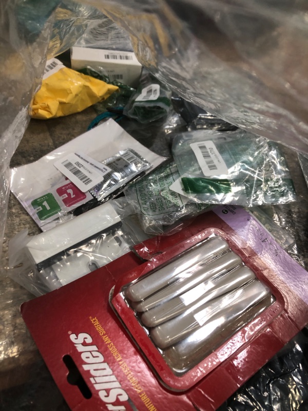 Photo 1 of ***MISCELLANEOUS BUNDLE OF ASSORETD GOODS***
previously opnend