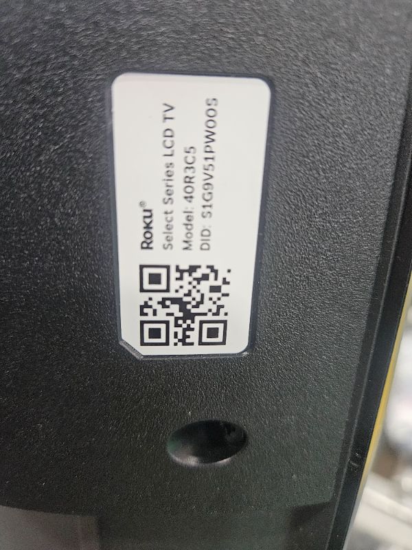 Photo 1 of ** Broken screen, Final sale **  Roku Smart TV 2025 – 40-Inch Select Series, 1080p Full HD TV – RokuTV with Voice Remote – Flat Screen LED Television with Wi-Fi for Streaming Live Local News, Sports, Family Entertainment