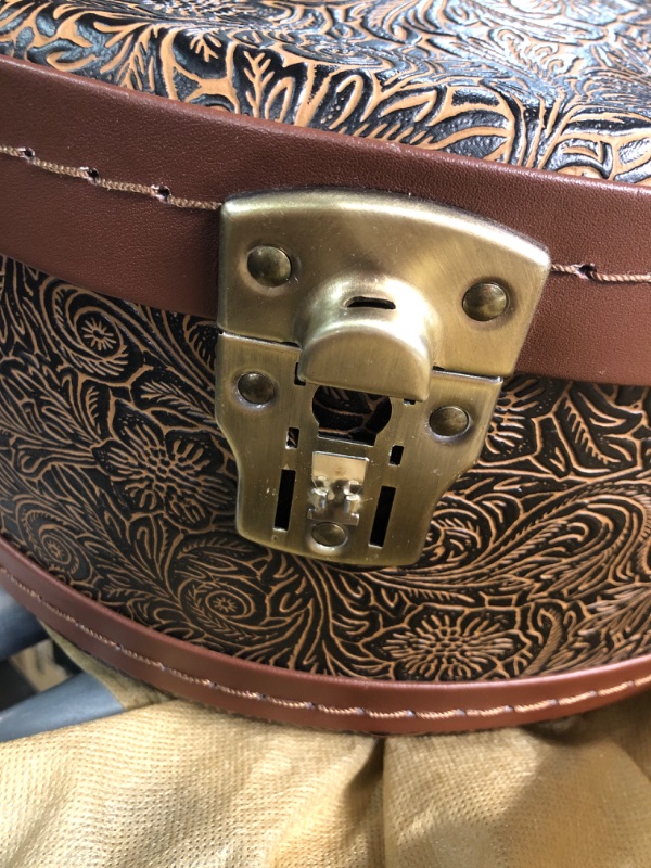 Photo 1 of (locking mechanism damaged) Crossrock Wooden OM Guitar Case for Martin 000-14 Fret | Blossom Brown Faux Leather, Forest Green Velvet Interior, Lock – Designer Series(CRW530OMBQ)