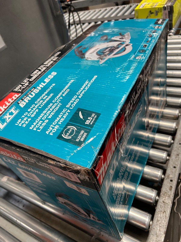 Photo 1 of ***PARTS ONLY***Makita XSH06PT 18V X2 LXT® Lithium-Ion (36V) Brushless Cordless 7-1/4” Circular Saw Kit (5.0Ah)