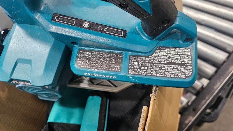 Photo 1 of ***PARTS ONLY***Makita XSH06PT 18V X2 LXT® Lithium-Ion (36V) Brushless Cordless 7-1/4” Circular Saw Kit (5.0Ah)