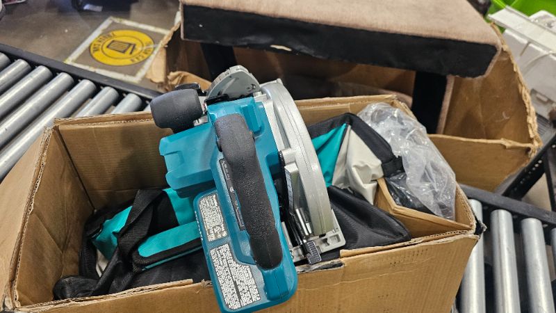 Photo 1 of ***PARTS ONLY***Makita XSH06PT 18V X2 LXT® Lithium-Ion (36V) Brushless Cordless 7-1/4” Circular Saw Kit (5.0Ah)
