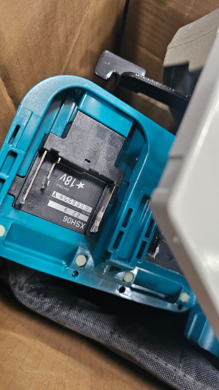 Photo 1 of ***PARTS ONLY***Makita XSH06PT 18V X2 LXT® Lithium-Ion (36V) Brushless Cordless 7-1/4” Circular Saw Kit (5.0Ah)