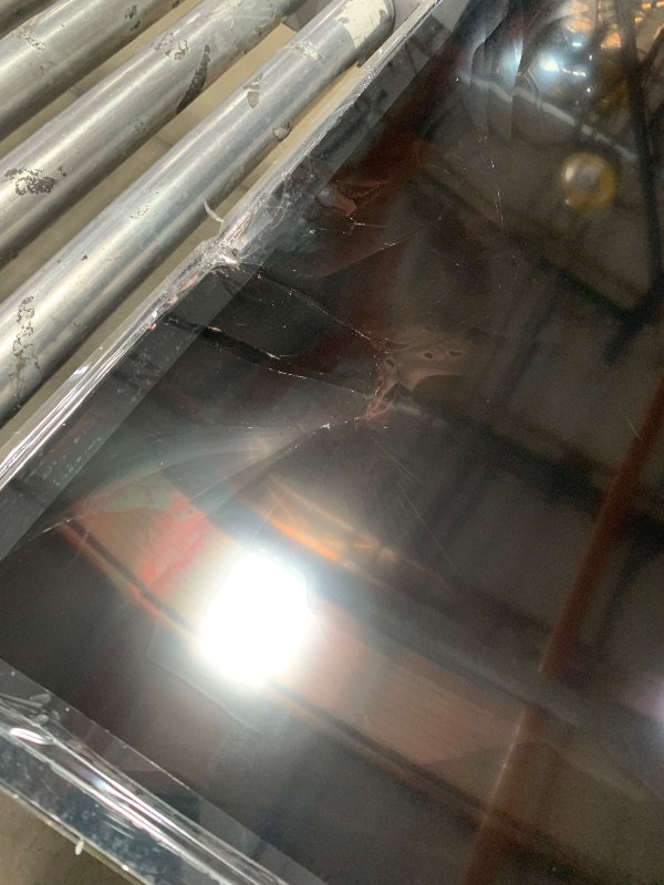 Photo 1 of damaged screen, final sale!!!!!
Roku Smart TV 2025 – 50-Inch Select Series, 4K HDR TV – RokuTV with Enhanced Voice Remote – Flat Screen LED Television with Wi-Fi for Streaming Live Local News, Sports, Family Entertainment