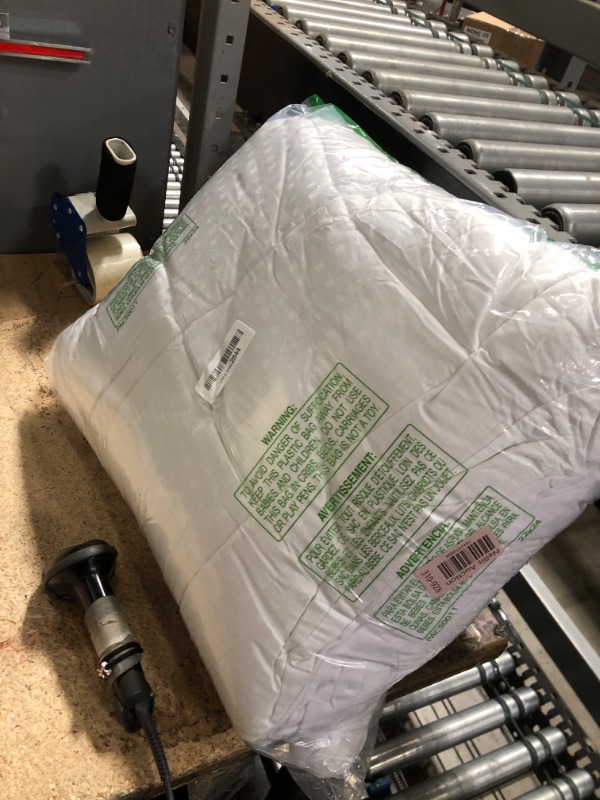 Photo 1 of EASELAND Queen Size Mattress Pad Pillow Top Mattress Cover Quilted Fitted Mattress Protector Cotton Top Stretches up 8-21" Deep Pocket Cooling Mattress Topper (60x80 inch, White)