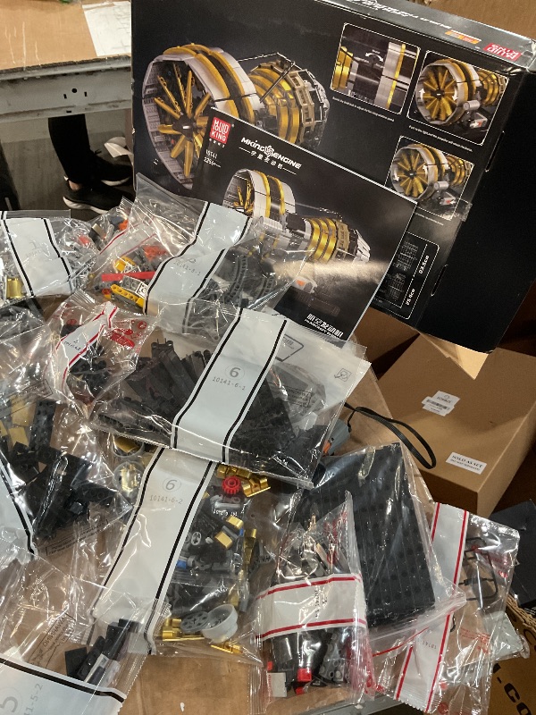 Photo 1 of (PARTS NOT A COMPLETE SET) (BOX IS DAMAGED) Mould King City Aircraft Engine Building Kit - Turbojet Engine Model That Runs with Battery - Mechanical Science Education STEM Toy (2256 PCS)