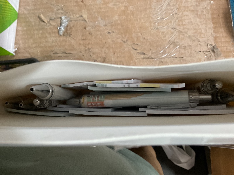 Photo 1 of Gilprop 24 Pcs Notepads with Pens Cute Self Stick Notes Pens Gifts Set for Lover Sticky Notes Ballpoint Bulk for Traveler Birthday Christmas Party Gifts(Lighted,New York City)