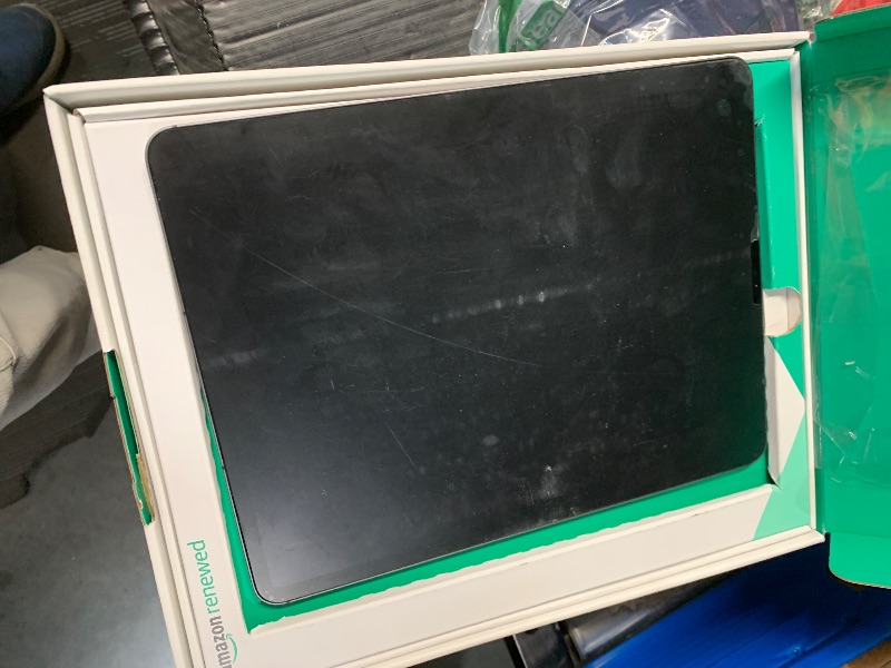 Photo 1 of ** NONFUNCTIONAL FOR PARTS ONLY***iPad Pro 12.9in (4th Gen.) - 256GB - WiFi - Silver (Renewed Premium)