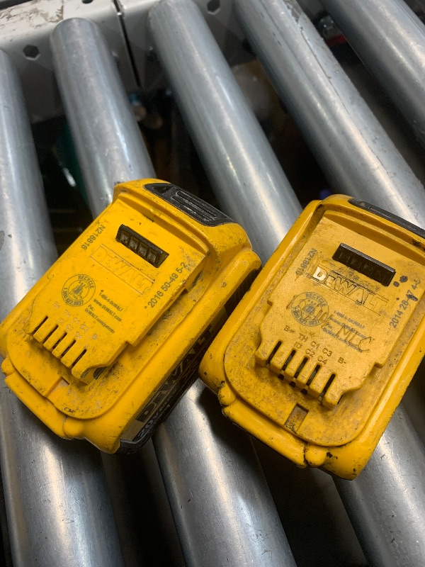 Photo 1 of (used)(see images) DEWALT 20V MAX 6 Ah Lithium Ion Battery 2-Pack (DCB206-2)