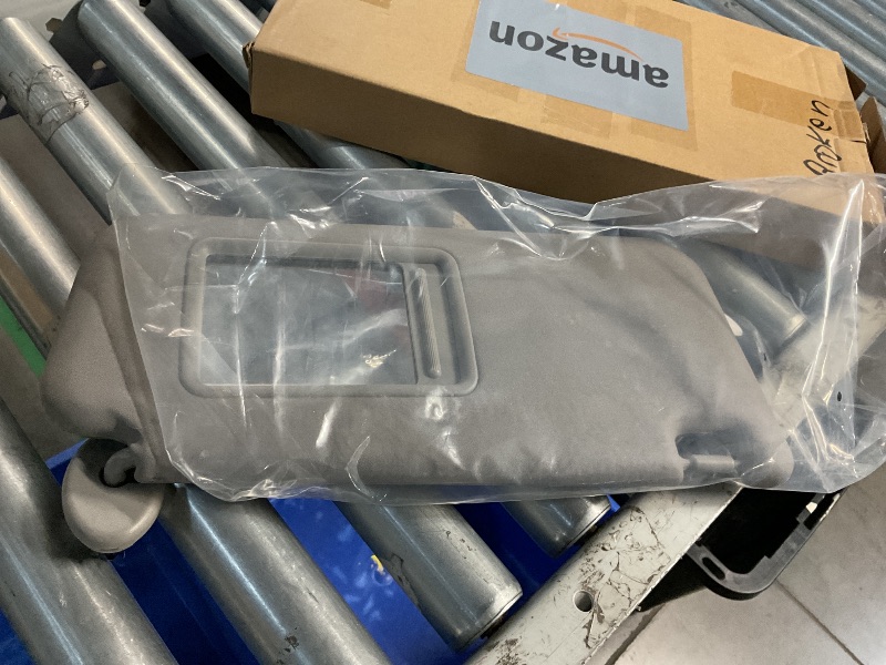 Photo 1 of  *PARTS ONLY*BROKEN CLASP* SEE PHOTO* Right Passenger Side Sun Visor for Toyota RAV4 2006 2007 2008 2009 2010 2011 2012 2013, Replace for 74310-42452-B2, Grey Right side Sun Visor with Light