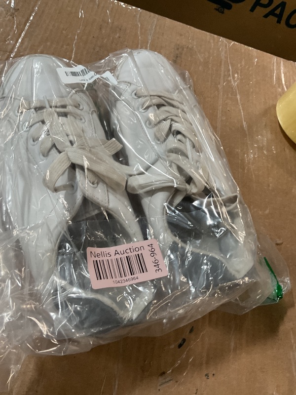 Photo 1 of ***(HEAVILY USED/ MINOR DAMAGE)***
FRACORA Mens White Tennis Shoes Low Top Fashion Sneakers PU Leather Casual Shoes for Men(White, US10)