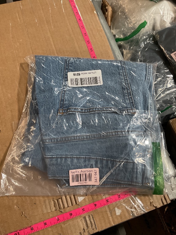 Photo 1 of ***STOCK PHOTO REFERENCE ONLY***Universal Thread Women's Vintage Straight Leg Jeans - (US, Numeric, 12, Regular, Regular, Medium Wash)