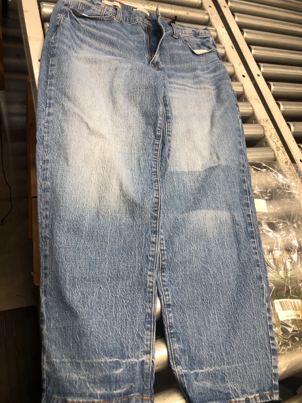 Photo 1 of ***STOCK PHOTO REFERENCE ONLY***Universal Thread Women's Vintage Straight Leg Jeans - (US, Numeric, 12, Regular, Regular, Medium Wash)