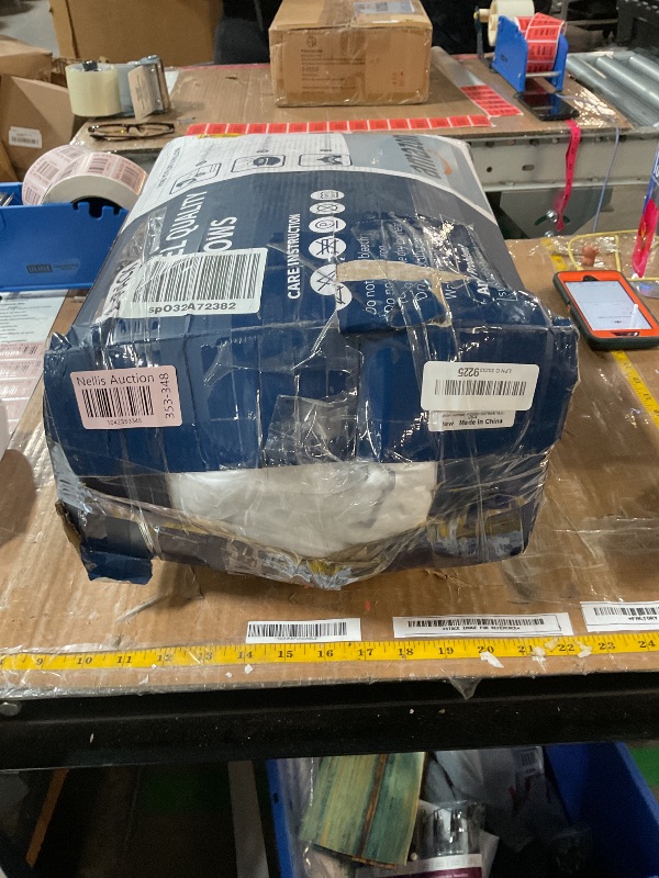 Photo 1 of (USED) viewstar Pillows Queen Size Set of 2, Hotel Quality, Down Alternative Gusseted Bed Pillows for Side, Back, or Stomach Sleepers, White
