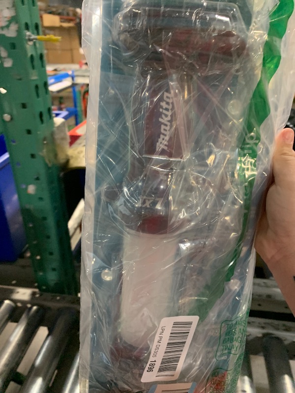 Photo 1 of ****Parts only***Untested***
Makita DML806 18V LXT Lithium-Ion Cordless L.E.D. Lantern/Flashlight Tool