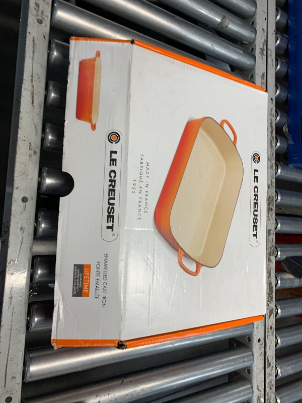 Photo 1 of (minor damges)Le Creuset Enameled Cast Iron Signature Rectangular Roaster, 7 qt. (12.8" x 18.7"), Cerise