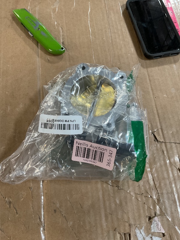 Photo 1 of (BAGGED) (UNABLE TO TEST FUNCTIONALITY) GM Genuine Parts 12670981 Fuel Injection Throttle Body Assembly with Sensor