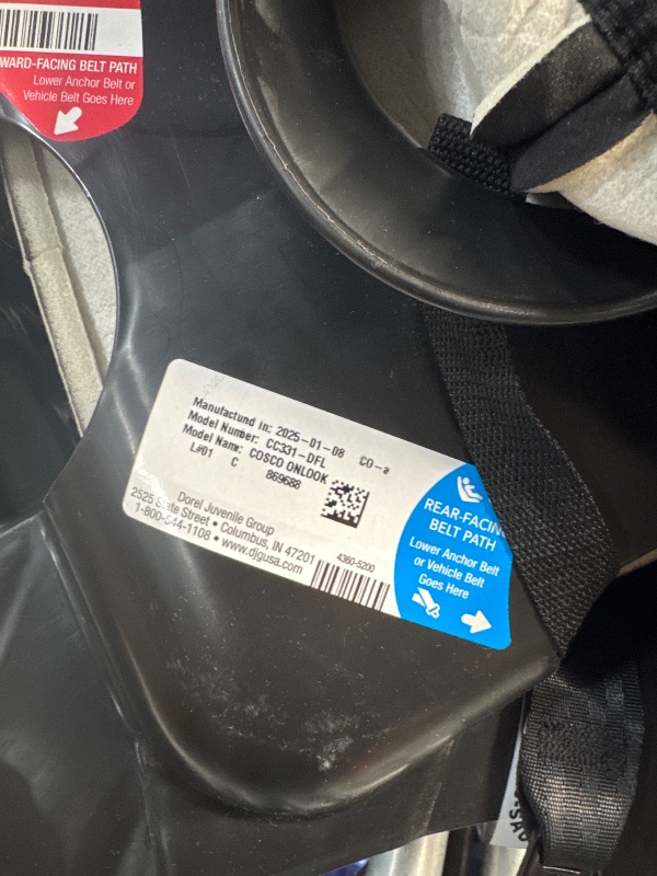Photo 1 of (USED/FAIR) (SEE PHOTOS) Cosco Onlook 2-in-1 Convertible Car Seat, Rear-Facing 5-40 pounds and Forward-Facing 22-40 pounds and up to 43 inches, Black Arrows