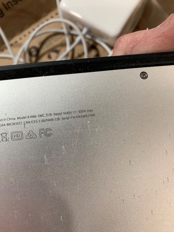 Photo 1 of Apple Macbook Air 2017 with 1.8GHz Intel Core i5 (13-inch, 8GB RAM, 128GB SSD Storage) (QWERTY English) Silver (Renewed)