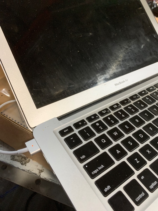 Photo 1 of Apple Macbook Air 2017 with 1.8GHz Intel Core i5 (13-inch, 8GB RAM, 128GB SSD Storage) (QWERTY English) Silver (Renewed)