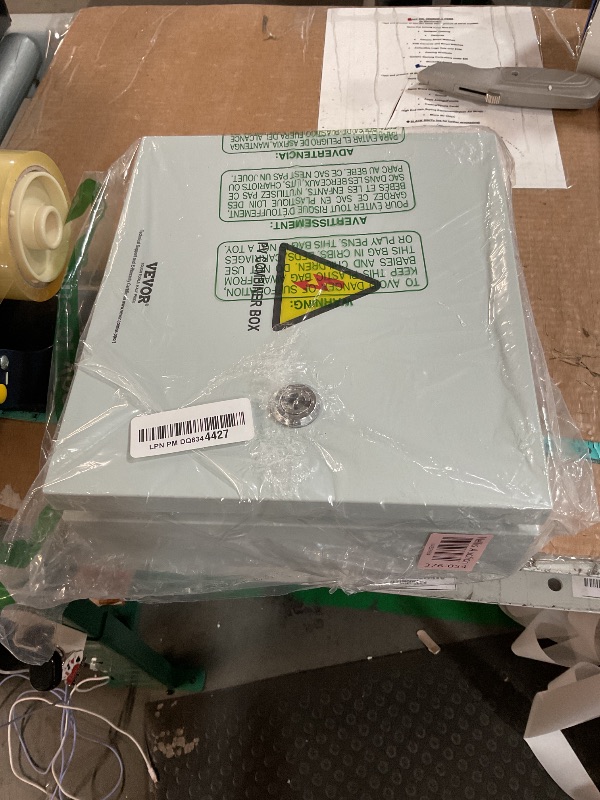 Photo 1 of VEVOR 6 String PV Combiner Box, Metal Solar Combiner Box with 15A Rated Current Fuse & 125A Circuit Breaker for On/Off Grid Solar Panel System, IP65