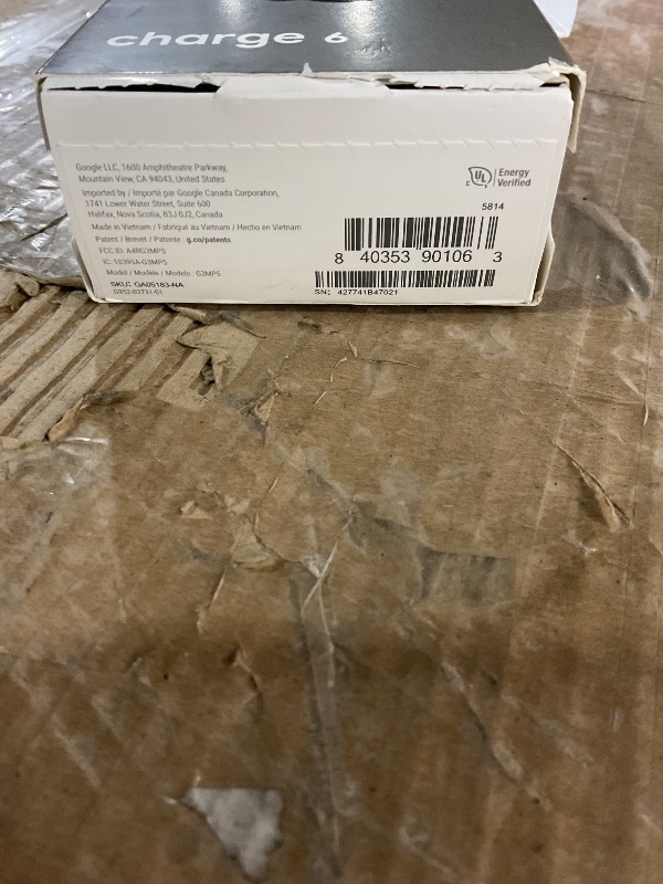 Photo 1 of * strap is broken *
Fitbit Charge 6 Fitness Tracker with Google apps, Heart Rate on Exercise Equipment, 6-Months Premium Membership Included, GPS, Health Tools and More, Obsidian/Black, One Size (S & L Bands Included)