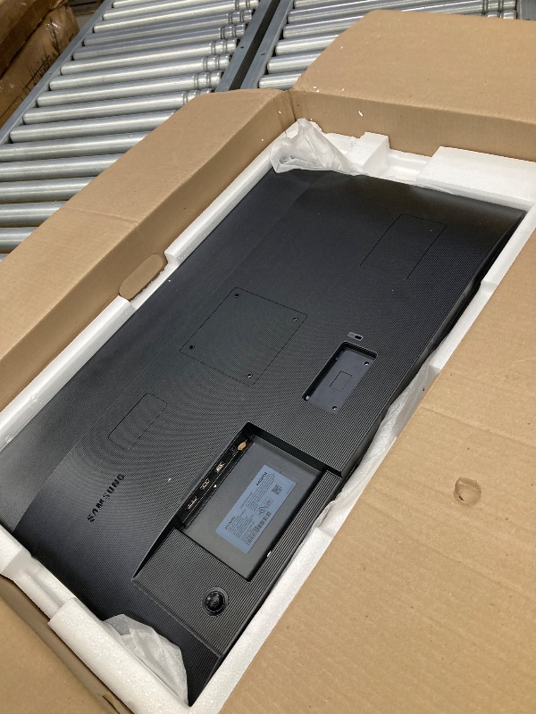 Photo 1 of  ***(SELLING AS PARTS ONLY -SCREEN CRACKED, PARTS ONLY)***

SAMSUNG 32-Inch Flat Computer Monitor, 75Hz, Borderless Display, AMD FreeSync, Game Mode, Advanced Eye Care, HDMI and DisplayPort, LS32B304NWNXGO, 2024