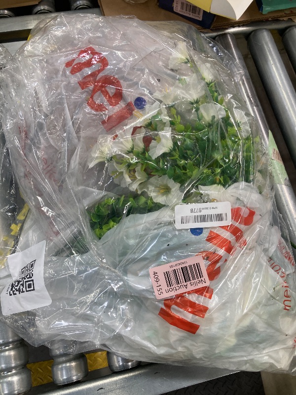 Photo 1 of ***USED/NOT IN BOX)***
Ivydale Artificial Fake Hanging Flowers Plants Baskets for Outdoor Spring Summer Decoration, Faux Silk White Morning Glory Look Real UV Resistant for Outside Porch Patio Balcony Yard Front Door Garden