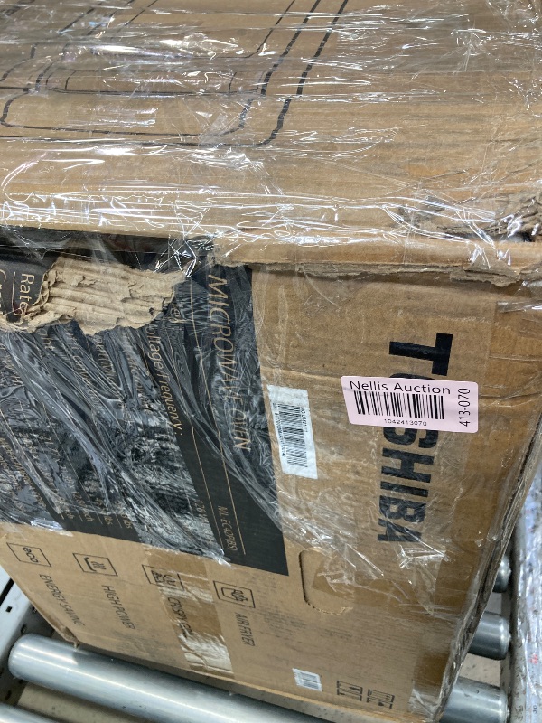 Photo 1 of **MISSING RACKS**Toshiba Air Fryer Combo 4-in-1 Countertop Microwave Oven, Smart Sensor, Convection, Mute Function, Position Memory 13.6" Turntable, 1.5 Cu Ft, 1000W, Black, ML-EC42P(BS)