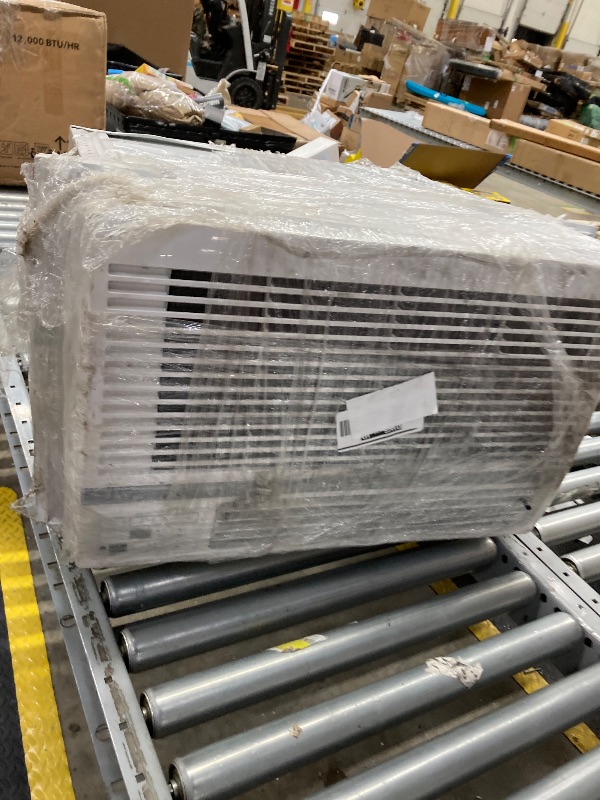 Photo 1 of 

LG 6,000 BTU Window Air Conditioner, 115V, Cools 250 Sq.Ft. for Bedroom, Den, Living Room, Quiet Operation, with Remote, 2 Cooling & Fan Speeds, 2-Way Air Deflection, Auto Restart, White
