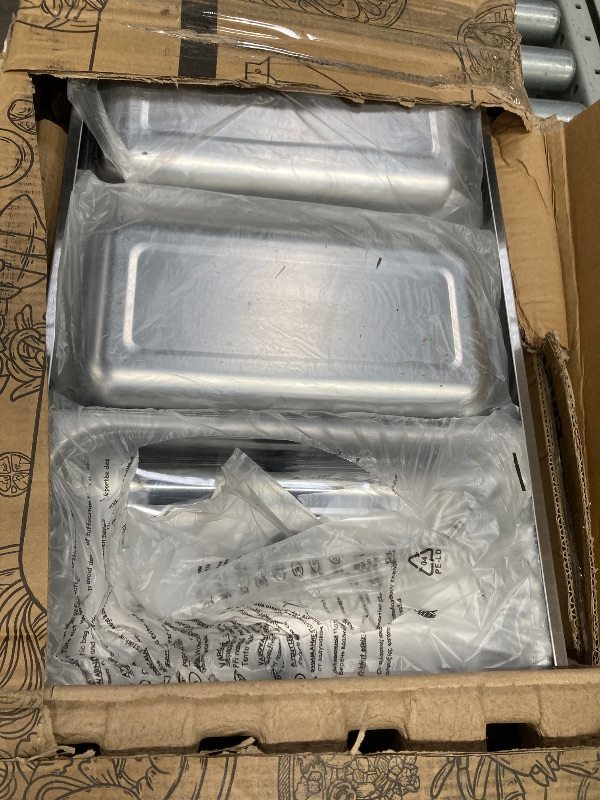Photo 1 of ***(PLASTIC TOP LID CRACKED BROKEN)*** 
Elite Gourmet 7.5 Quart Triple Buffet Server Food Warmer Temperature Control, Clear Slotted Lids
