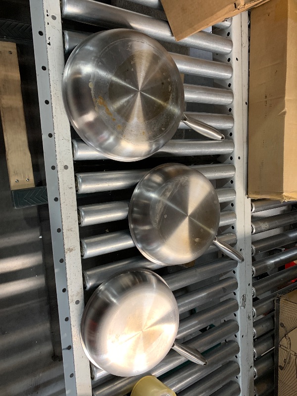 Photo 1 of ***(NO RETURNS OR REFUNDS/ FOR PARTS ONLY/ NON FUNCTIONAL)***
SET OF 3 ASSORTED SIZES PANS WITH NO LIDS 
