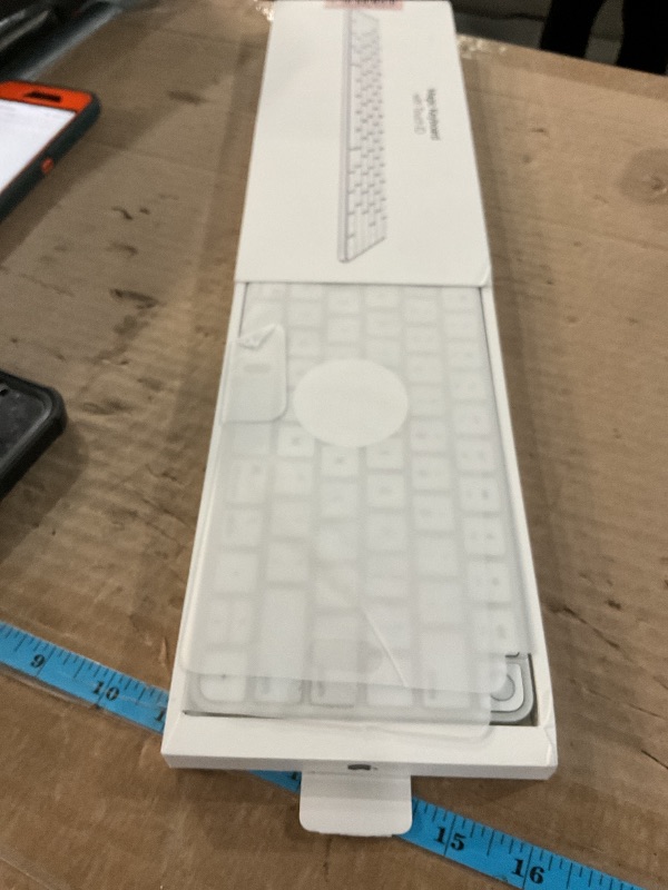 Photo 1 of ( OLD CHARGER MODEL) (MISSING CHARGER) Apple Magic Keyboard with Touch ID for Mac Models with Apple Silicon - US English (OLD CHARGER MODEL) 