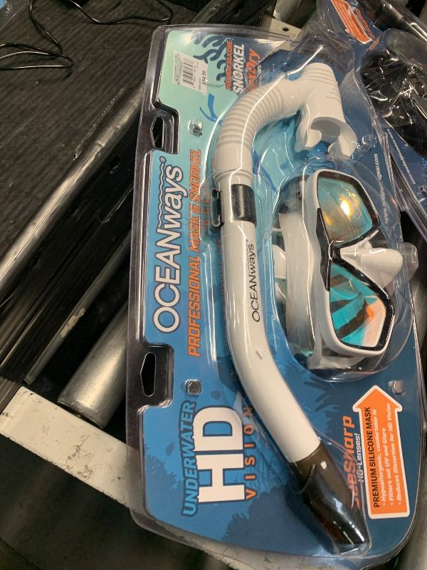 Photo 1 of (STOCK PHOTO FOR REFERENCE)
ocean way profesionaL mask snorkle
 color white