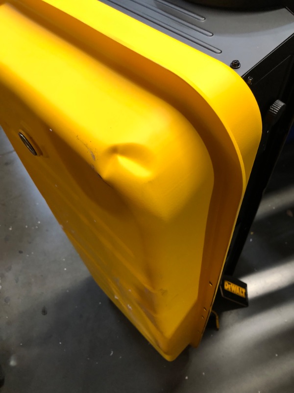 Photo 1 of ***USED - MAJOR DAMAGE - UNTESTED - SEE COMMENTS***
Dewalt F340700 215,000 BTU Forced Air Kerosene Construction Heater