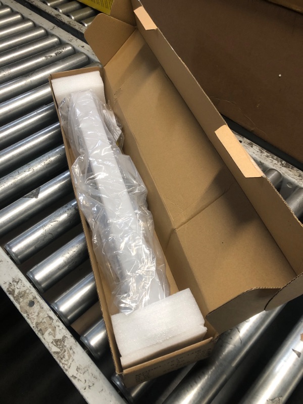 Photo 1 of ***(USED/ UNKNOWN IF MISSING PARTS)***
YHTlaeh Bathroom Vanity Light Brushed Nickel Square LED 24 inch 14W 4000K Natural White Light Wall Bar Lighting Fixtures Over Mirror (Brushed Nickel, 24inch 4000K Dimmable)
