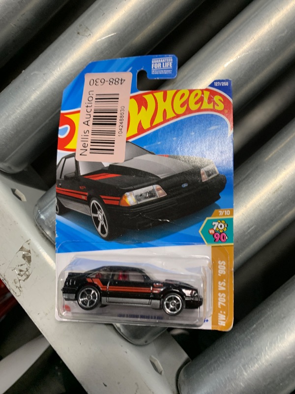 Photo 1 of - 92 Ford Mustang 127/250 - Hot Wheels
