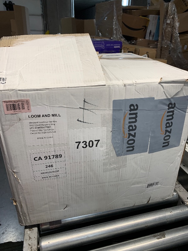 Photo 1 of ***USED/ UNKNOWN IF MISSING PARTS***
Loom and Mill 9-Piece Comforter Bed in a Bag, Elegant Damask Floral Comforter Sets King Size, All Season Jacquard Bedding Sets with Bed Skirt, Euro Shams and Decorative Pillows(Beige Gold, King)